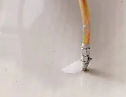 汝阳瓷砖空鼓维修公司专业解答在瓷砖铺贴过程中，如果使用的砂料过粗（如全部使用了粗砂），可能会导致以下问题