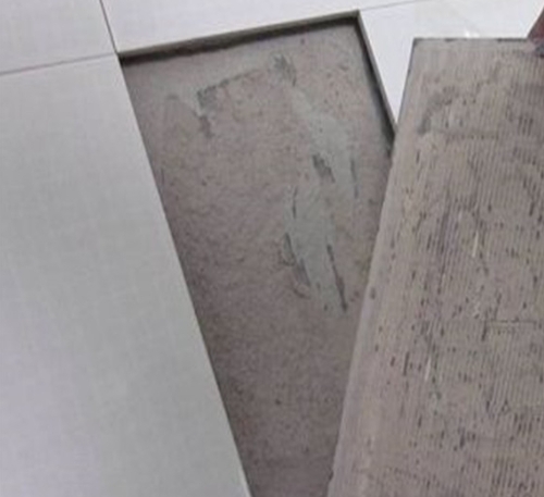 汝阳瓷砖空鼓维修公司分享瓷砖铺贴时如果打浆（即涂抹在瓷砖背面和基层上的砂浆或瓷砖胶）过少，会带来以下问题